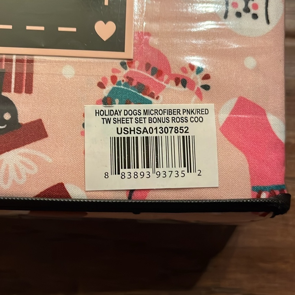Betsey Johnson Holiday Dogs Microfiber Pink/Red Christmas Twin Sheet Set - Picture 3 of 5